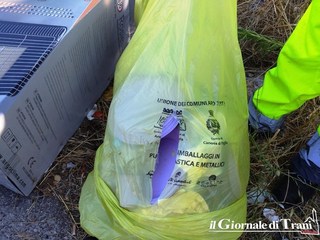 «Guerra del cassonetto» residenti-Comune. E sulla Trani-Bisceglie, adesso, è emergenza rifiuti