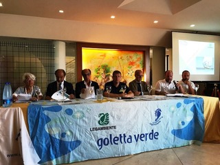 Goletta verde e la balneazione a Trani: un tratto di spiaggia «fortemente inquinato»