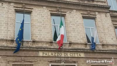 Trani, bandiera del Comune a mezz'asta e lutto cittadino nel giorno dei funerali di Pichierri