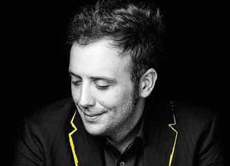 Addio al vescovo di Trani, rinviato al 10 settembre il concerto di Raphael Gualazzi