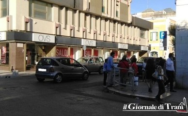 Uomo colto da arresto cardiaco nel pieno centro di Trani: lo salvano una passante ed il 118