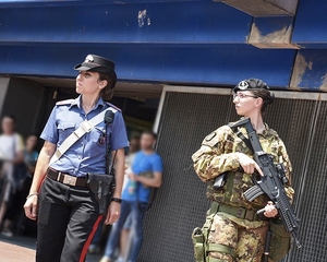 «Strade sicure», i militari dell'Esercito di Trani fanno arrestare spacciatore a Cinecittà