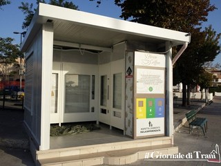 Addio giornali, resta solo il caffè: Trani, a Colonna l'edicola diventa un distributore automatico