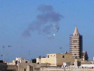 Inizia la festa patronale e si libera la cuspide: cattedrale di Trani, il campanile torna timidamente a mostrarsi