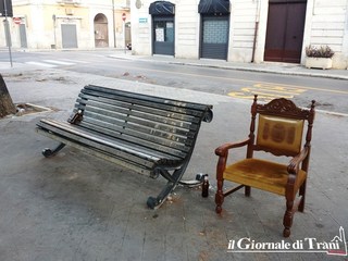 Una birra fra panchine e poltrone? A Trani, in piazza Gradenigo, si può
