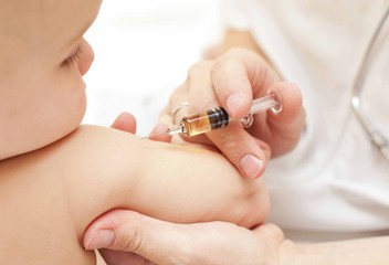 Vaccini obbligatori dai 0 ai 16 anni, la Regione dice cosa fare prima dell’inizio della scuola. Tutte le info