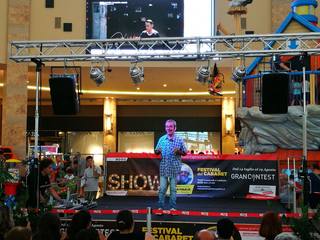 Da Trani al «Festival del cabaret»: Alex gareggia con i «normali» e sfiora la vittoria