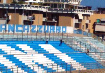 Il Trani riparte dal pennello: dopo quattro anni, i tifosi tornano a pitturare la gradinata. Intanto, Altieri si sfoga