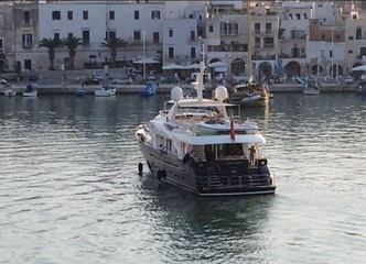 Nuova barca di lusso a Trani: è l’Etoile d’azur