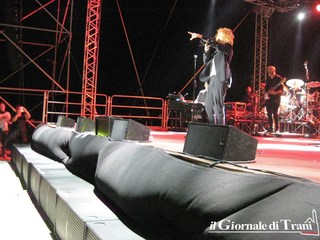 Fiorella Mannoia e Trani, un trionfo tra bagno di folla e pubblico dell'era dello smartphone