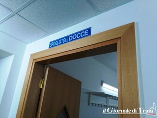 Inaugurato il dormitorio Caritas di Trani, il cardinale Monterisi: «Segno concreto di attenzione agli ultimi». Costo, 300mila euro