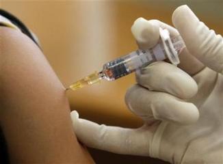 Vaccinazioni, denuncia della Uil: «Rimettere tutto in gioco adesso crea caos tra le famiglie»