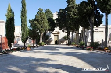 Cimitero di Trani, vietato l'ingresso ai cani