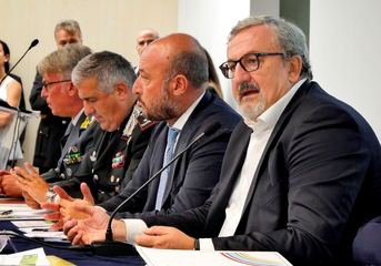 Rifiuti, accordo tra Regione e forze dell’ordine. Emiliano: «La Puglia tra le più virtuose contro i reati ambientali»
