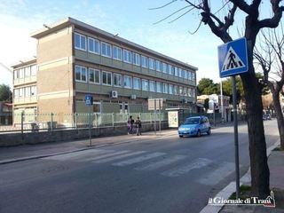 Trani, montato alla Bovio il montascale a cingoli per il ragazzo con difficoltà di deambulazione