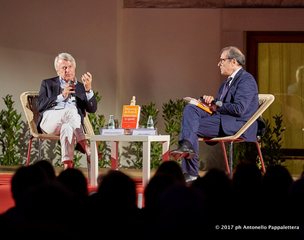 Dialoghi di Trani, De Bortoli su giornalismo e web: «Dovremmo formare navigatori consapevoli, invece abbiamo sempre più naufraghi inconsapevoli»