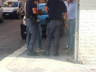 Molotov contro sottano, il sospettato è la stessa persona che incendiò la porta di San Giacomo. Un diverbio alla base dell'ultimo episodio