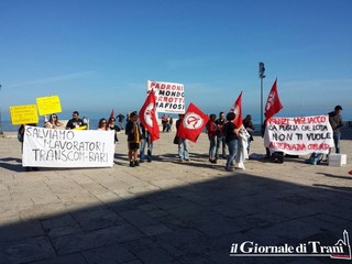 Renzi a Trani, le contestazioni di Alternativa comunista e di Comitato bene comune: «Noi, contro la sua politica»