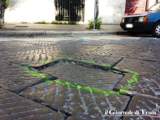 Riparazione delle strade di Trani, si parte da via Cavour: circoscritte le basole pericolose