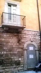 Il Comune di Trani fa murare la casa natale di Giovanni Bovio. Ma l'immobile resta ancora, parzialmente, occupato