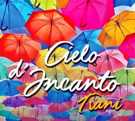 Via Zanardelli, tutti a caccia di foto sotto gli ombrelli colorati: domenica prossima, a Trani, «Cielo d'incanto»