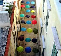 Allerta meteo a Trani, richiusi gli ombrelli colorati: «Cielo d'incanto» rinviata ad altra data