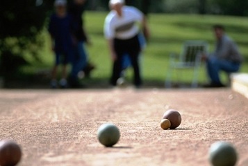 Campo di bocce con parco giochi a villa Guastamacchia, l’Auser Trani raccoglie fondi