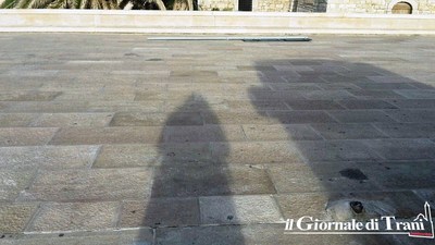 Sosta a pagamento a Trani, abbattuto l'ennesimo segnale aspettando le «colonnine»