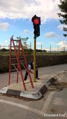 Ripristinato a tempo di record l'impianto semaforico di via Duchessa d'Andria. Il responsabile del danno risarcirà il Comune di Trani