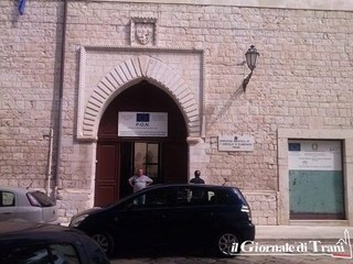 Terzo circolo di Trani, minimo storico di alunni e primato di stranieri. Le docenti: «Iscrivete i vostri figli, o la D'Annunzio chiuderà»