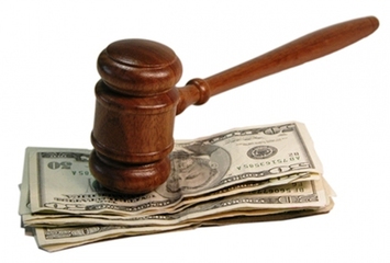 Pedoni, cadute a peso d'oro: per tre incidenti, richiesti 130mila euro. Il Comune di Trani resiste in giudizio