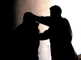 Trani, aggressione in via Bovio: un ferito lieve, fuggito l'altro contendente