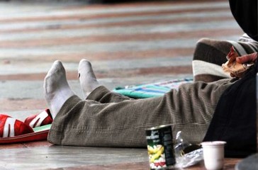 Trova un tetto, ed una compagna, dopo dieci anni da clochard: decisivo l'intervento del Comune di Trani