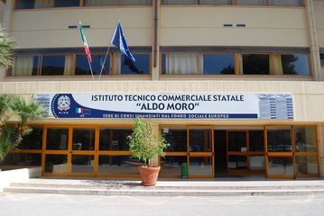 Manutenzione del castello, agrumeto alla Vittorio Emanuele II: l' 