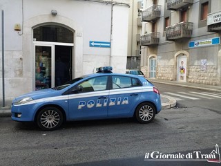 Trani, scassinata cartoleria per soli 50 euro e qualche penna stilografica. I ladri, delusi, imbrattano vetrina