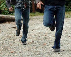 Trani, ladri entrano in casa e spintonano bambina: il padre reagisce e li mette in fuga