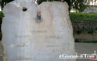 Trani, dai veleni alla filantropia: Barresi fa ripulire anche la stele per Savino di Gennaro