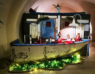 Gli oggetti recuperati dal mare diventano presepe artistico: in mostra a Trani l’originale opera di Giovanna Piludu