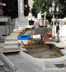 Natale di Trani, «doppio» Scarcella: apre il cantiere del presepe in piazza Libertà e, intanto, espone a Matera