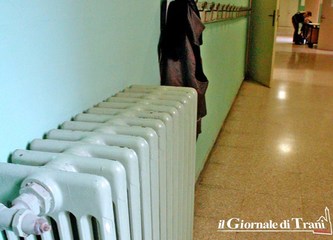 Scuole di Trani, quasi 40mila euro per il riscaldamento alla Papa Giovanni. Ma lì, ed alla Fabiano, fa freddo e molti banchi restano vuoti