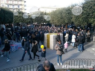 A Trani fuma anche il presepe: la provocazione di «Ambiente è salute» tocca anche cattedrale e Natività