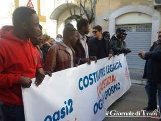 Accoglienza dei rifugiati a Trani, il finanziamento di 8mila euro per la revisione contabile va ad una società di Terni