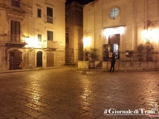 Piazza Tomaselli a Trani, bastano solo cinque giorni: sarà pedonale tutto l'anno