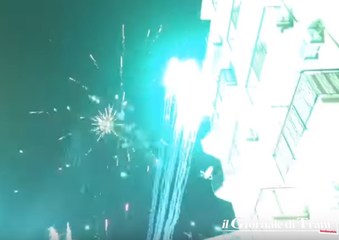 Capodanno 2018 a Trani, ignoti fanno ribaltare cassetta durante lo spettacolo pirotecnico in strada: attimi di paura in via Andria