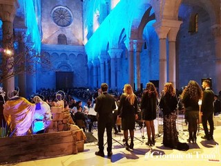 Suoni, luci, colori e calore: il concerto di Capodanno riscalda la cattedrale di Trani «di tutti», senza neanche un posto riservato
