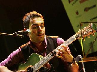 Dalla musica alla poesia: questa sera Pietro Verna a Trani, presso la Biblioteca di Babele