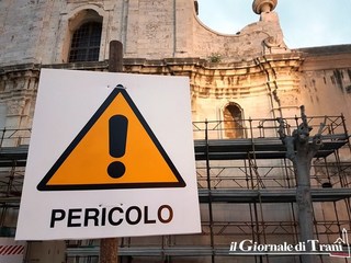 Trani, è fatta: San Domenico chiude. Via le impalcature, al loro posto venticinque transenne ed un grande interrogativo: quando riaprirà?