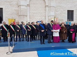 Mons. D'Ascenzo a Trani: «Il mio sacerdozio al servizio delle persone. Siamo invitati ad andare verso gli ultimi»