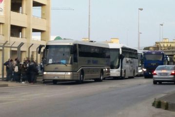 AGGIORNATO. La coppa «lunga e snella», il sogno di un città: Trani-Fasano, è il gran giorno. Le foto della partenza dei tifosi. Diretta su Radio Bombo