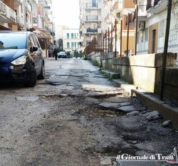 Tutta privata e mezza chiusa: ecco perché via Spalato cade a pezzi. Ma la manutenzione spetta sempre al Comune di Trani